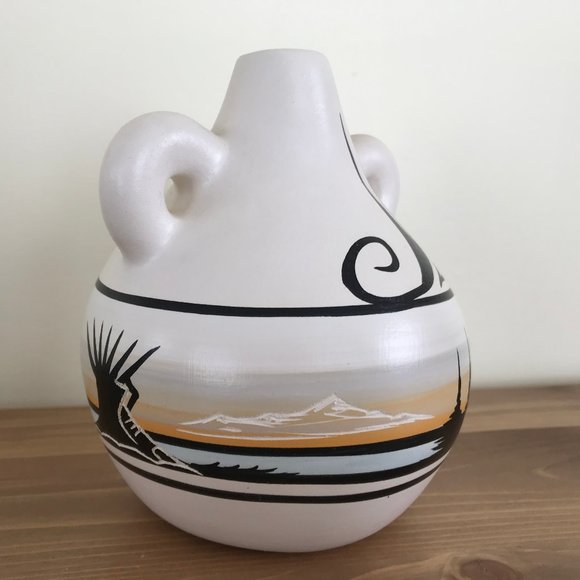 Mountain Rainbow 2-Handle Round Jug Vase Hand Painted Navajo Artist Signed M.Y. - Picture 3 of 6